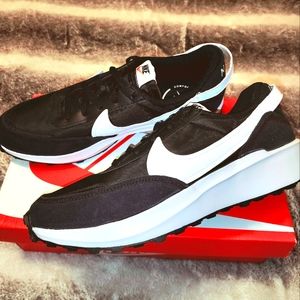Black/white Nike sneakers men's size 10